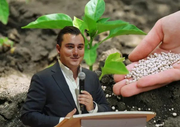 Manuel Guerra Cavazos entrega fertilizante para apoyar a los agricultores en García