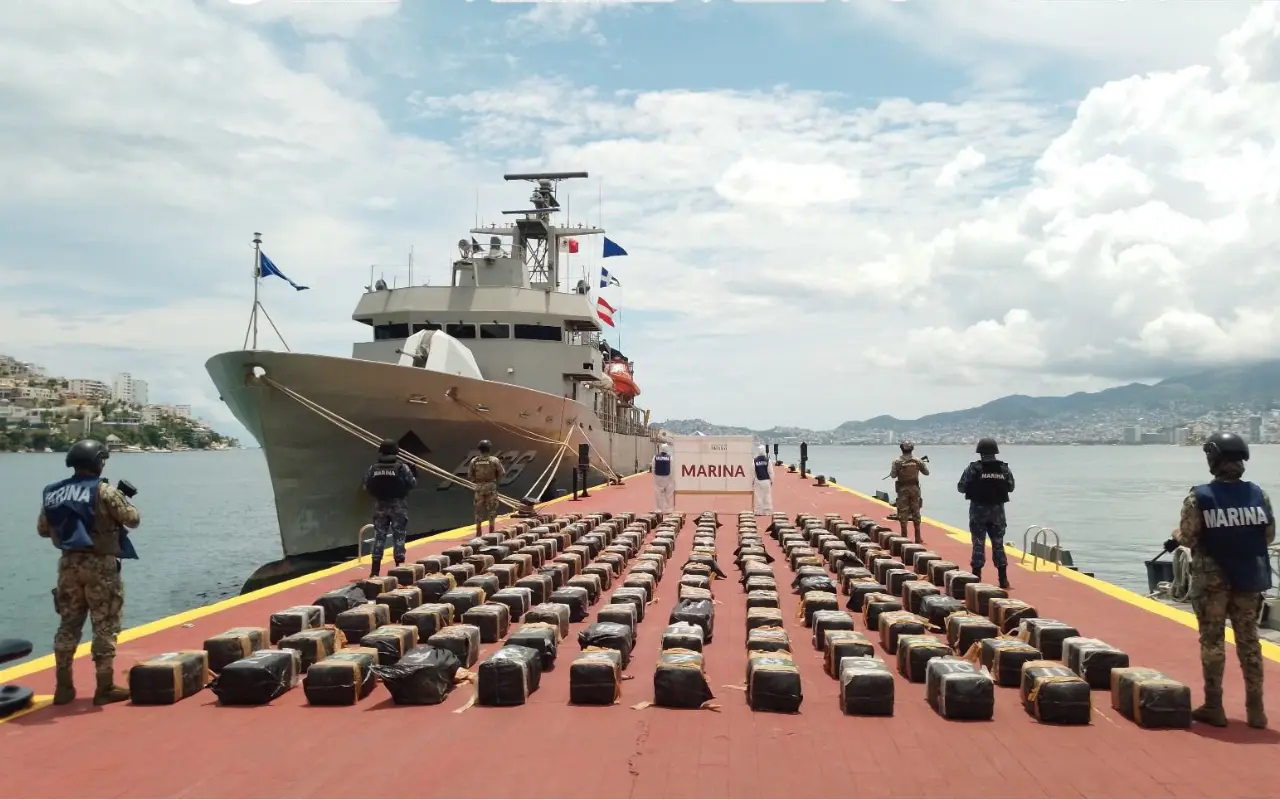 Toneladas aseguradas por personal de la Marina. Foto: Secretaría de Marina