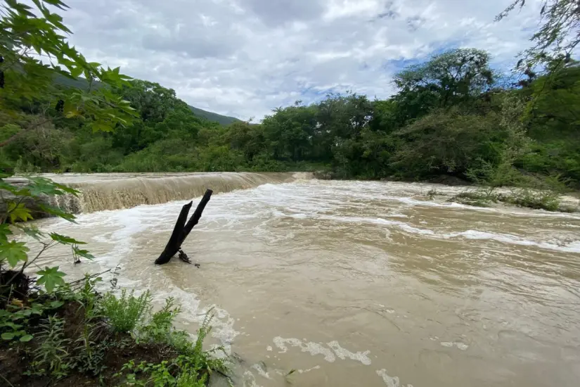 Las lluvias han dado vida al río Juan Sarabia | Foto: FB Carlos Laga