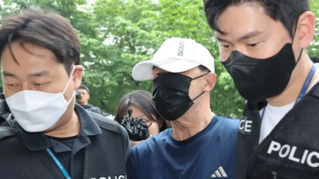 VIDEO l Hombre incendia vagón de tren en Corea del Sur