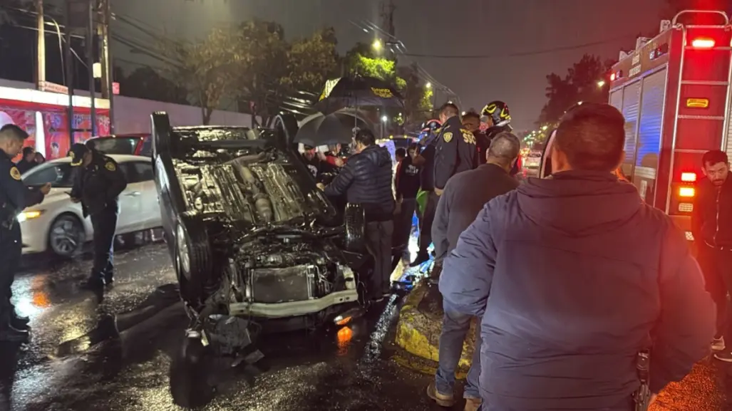 Volcadura de vehículo deja una persona lesionada en alcaldía Iztacalco, CDMX