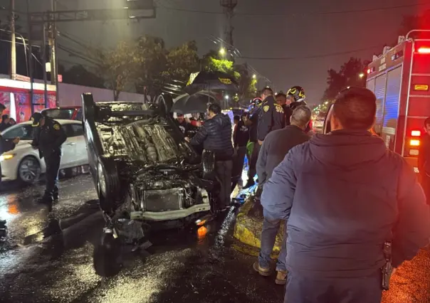 Volcadura de vehículo deja una persona lesionada en alcaldía Iztacalco, CDMX