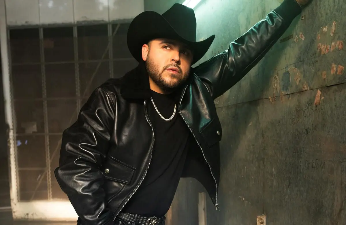 Gerardo Ortiz se pone romántico con Échame el grito Foto: IG Gerardo Ortiz