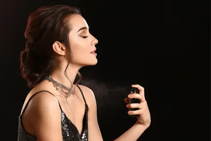 3 perfumes con aroma a limpio para mujeres de 40 años que buscan lucir 20 años más joven 3 perfumes con aroma a limpio para mujeres de 40 años que buscan lucir 20 años más joven