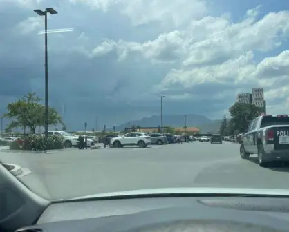 Saltillo: Policías retiran placas a conductores en estacionamiento de Costco