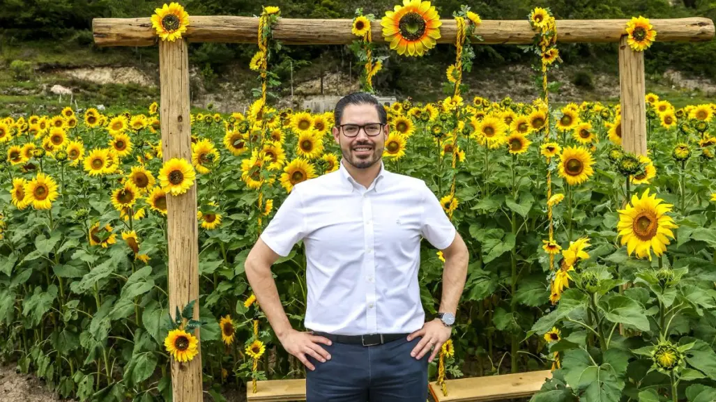 David de la Peña invita a disfrutar campos de girasoles y productos locales en Santiago