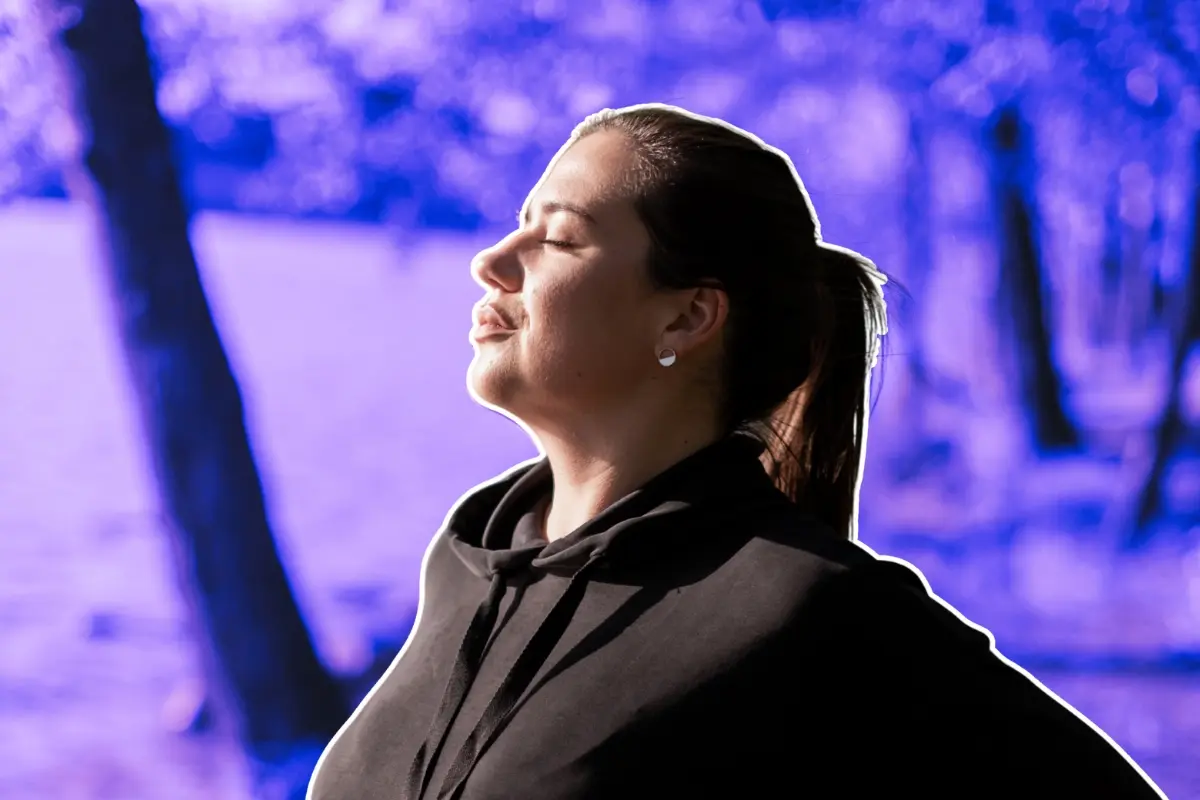 Una mujer realizando ejercicio. Foto: Canva