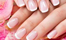 Manicura de clase alta: la tendencia francesa para mujeres que tienen uñas cortas