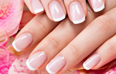 Manicura de clase alta: la tendencia francesa para mujeres que tienen uñas cortas