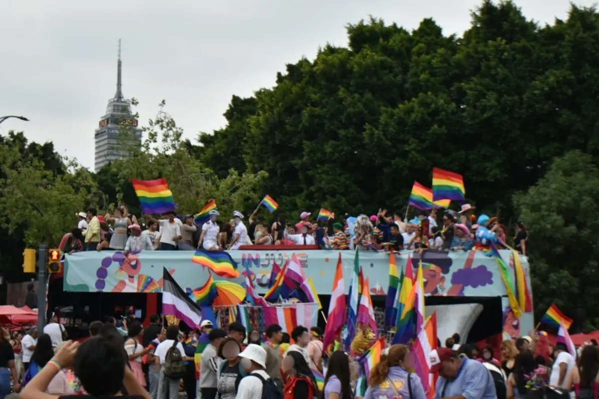 Colectivo durante la Marcha del Orgullo LGBTIQ en CDMX. Fotos: Enrique Pérez y Fernanda Sánchez