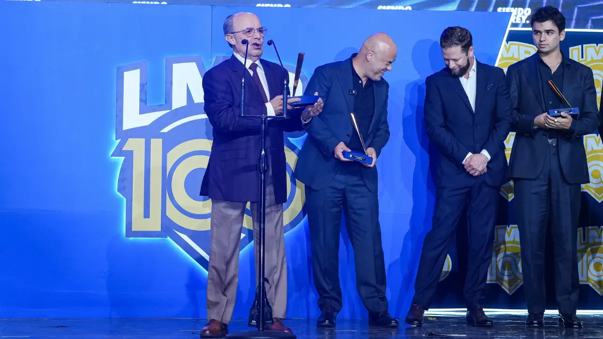 El Contador Público Plinio Escalante Bolio durante la premiación Foto: Cortesía