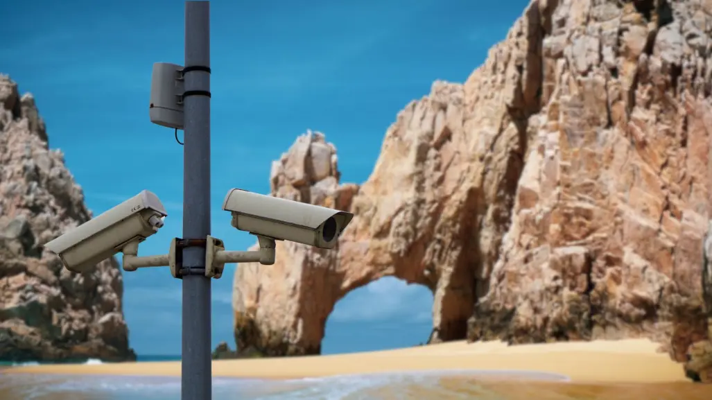 Aseguran cámaras clandestinas en calles de Cabo San Lucas