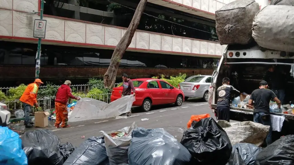 Marcha LGBT en CDMX dejó más de 30 toneladas de basura, así lo reportó la alcaldía Cuauhtémoc