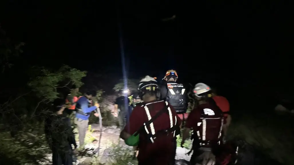 Rescatan a hombre lesionado en ruta Matacanes en Santiago, Nuevo León