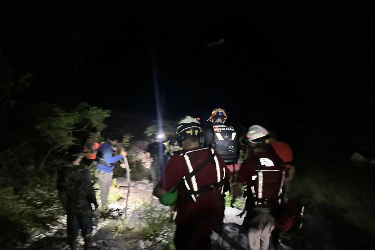 Elementos de Protección de Nuevo León en labores de rescate. Foto: Protección de Nuevo León