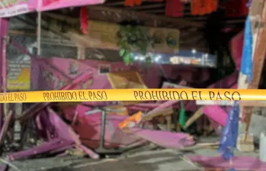 ¡Se dio a la fuga! Puesto en Los Cabos queda destrozado tras ser embestido por un auto