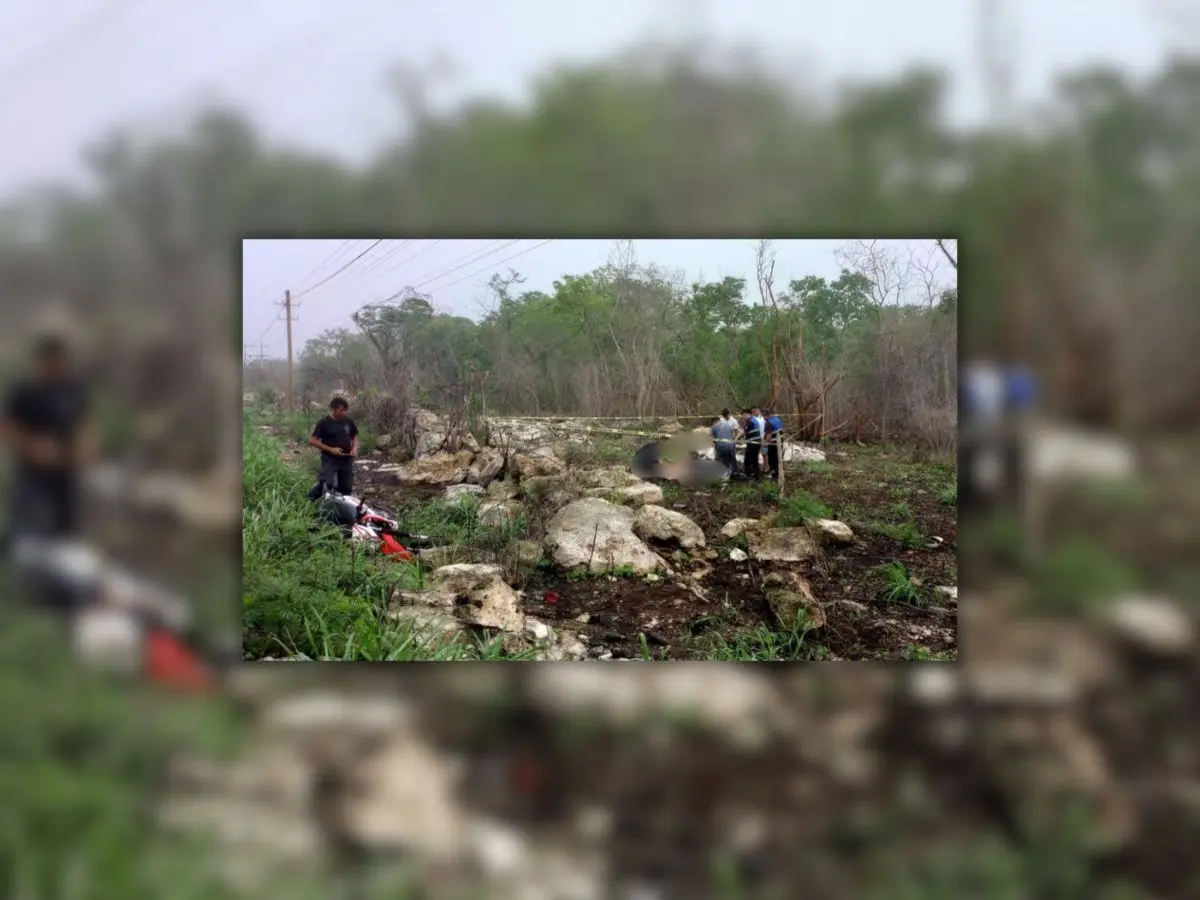 Una pareja de motociclistas tuvo un fuerte accidente la mañana del domingo luego que se quitaron de un baile tradicional en la comunidad de Cacalchén.- Fuente La Neta Yucatán