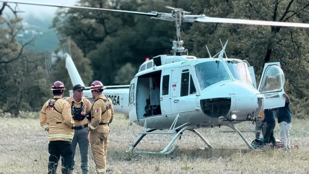 Siguen labores en incendio provocado por rayo en "El Diente" en Monterrey