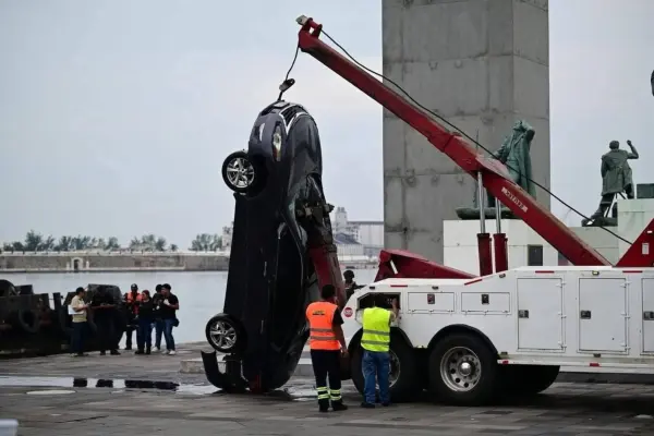 Tragedia en el Malecón de Veracruz: dos tamaulipecos pierden la vida al caer al mar