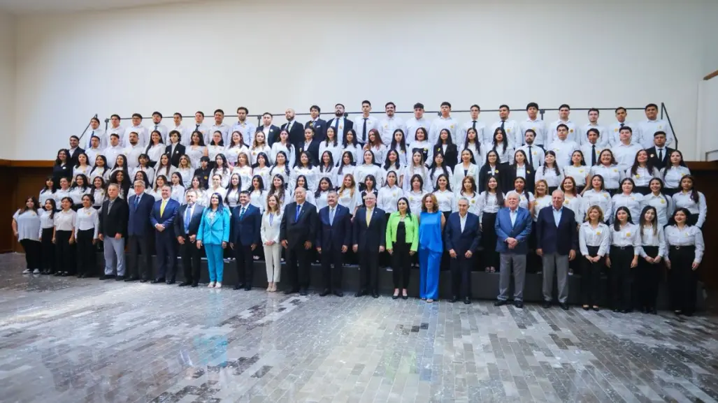 Celebran graduación de becados por Fundación UANL en su 25 aniversario
