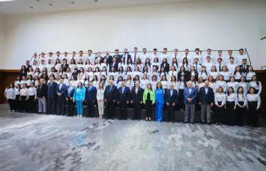 Celebran graduación de becados por Fundación UANL en su 25 aniversario