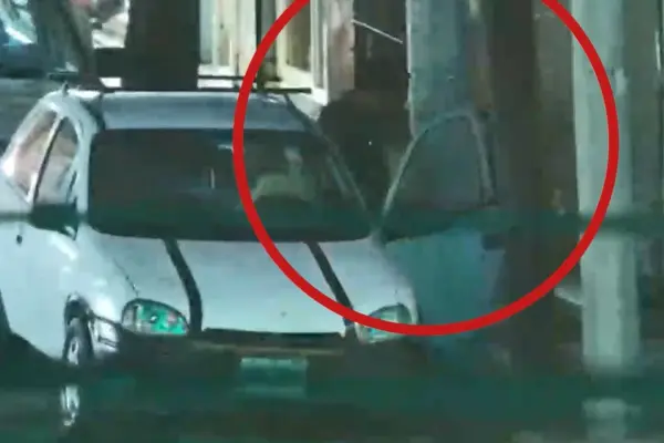 Cámaras del C4 exhiben a hombre en robo de auto en Monterrey