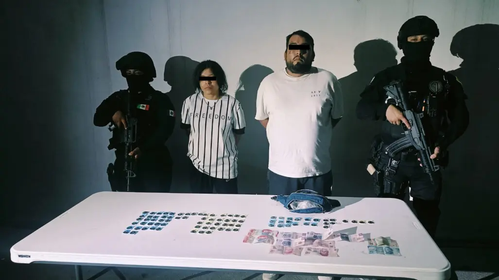 Policía de Monterrey detiene a pareja con 50 dosis de droga