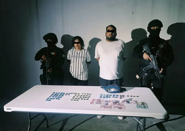 Policía de Monterrey detiene a pareja con 50 dosis de droga