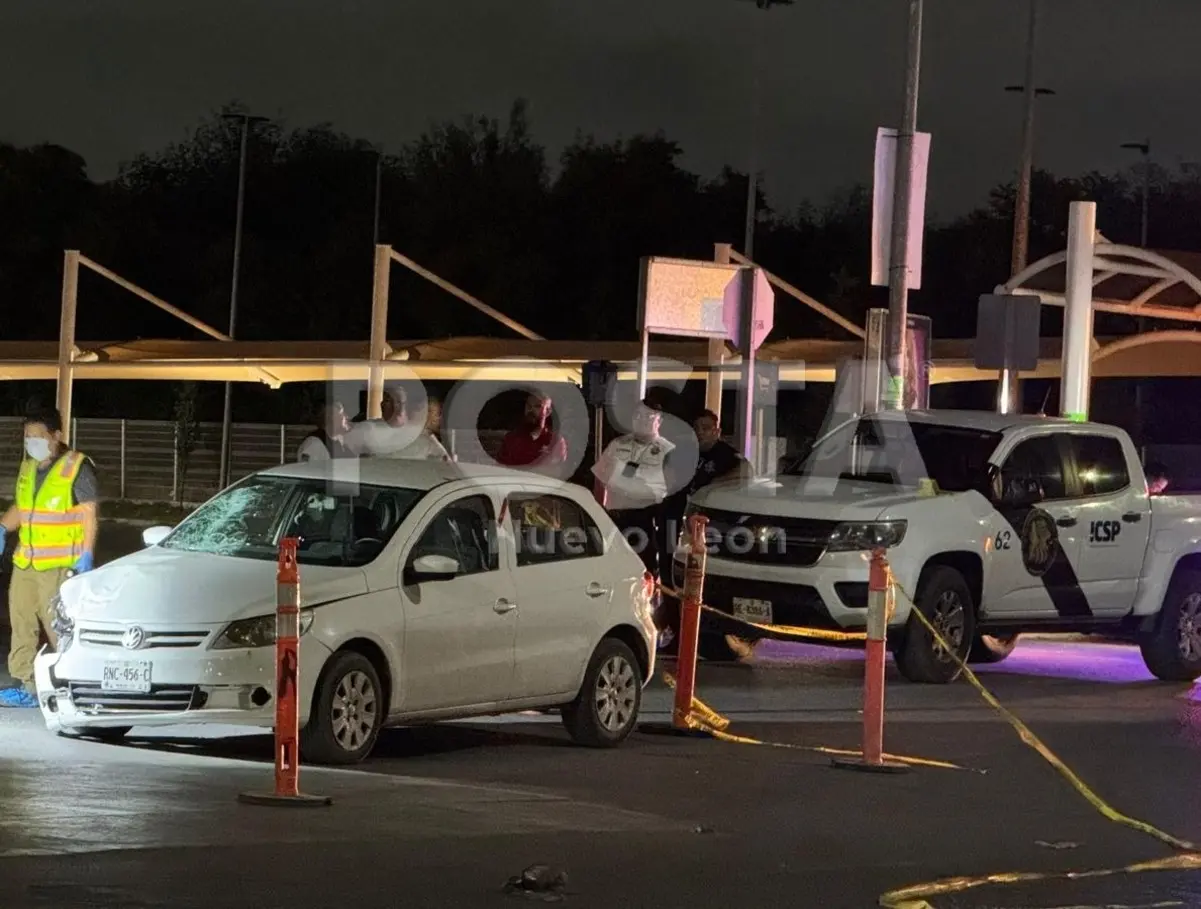 Elementos de la Fiscalía General de Justicia de Nuevo León en la zona donde ocurrió el incidente. Foto: POSTA.