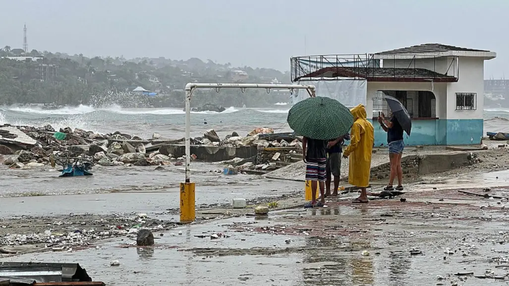 Veracruz, Guerrero y Tamaulipas cancelan clases ante llegada de Barry y Flossie