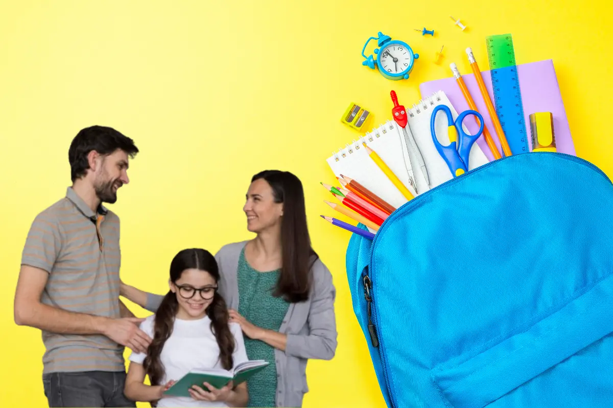 Mochila con útiles y familia. Foto: Freepik y Cava