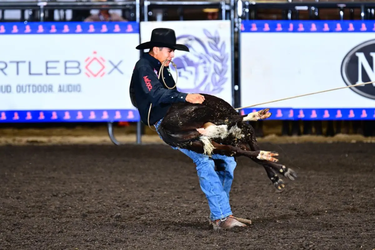 Alejandro Anaya Hernández compitió en lazo de becerro y obtuvo medalla de bronce. Foto: Instituto del Deporte de Tamaulipas