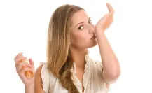 5 perfumes frescos y accesibles para adolescentes que buscan su primer aroma