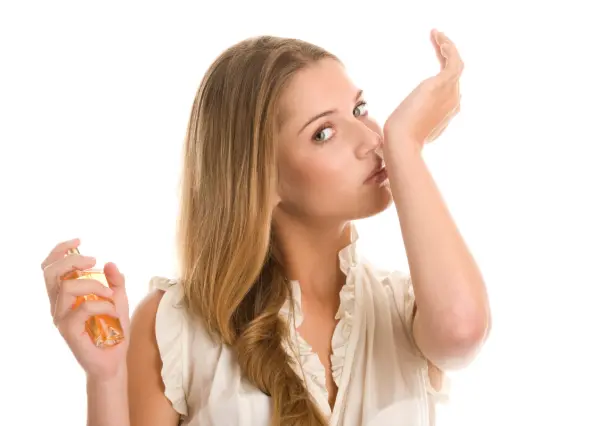 5 perfumes frescos y accesibles para adolescentes que buscan su primer aroma
