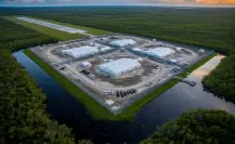 Donald Trump visita el centro de detención Alligator Alcatraz en Florida