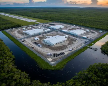 Donald Trump visita el centro de detención Alligator Alcatraz en Florida