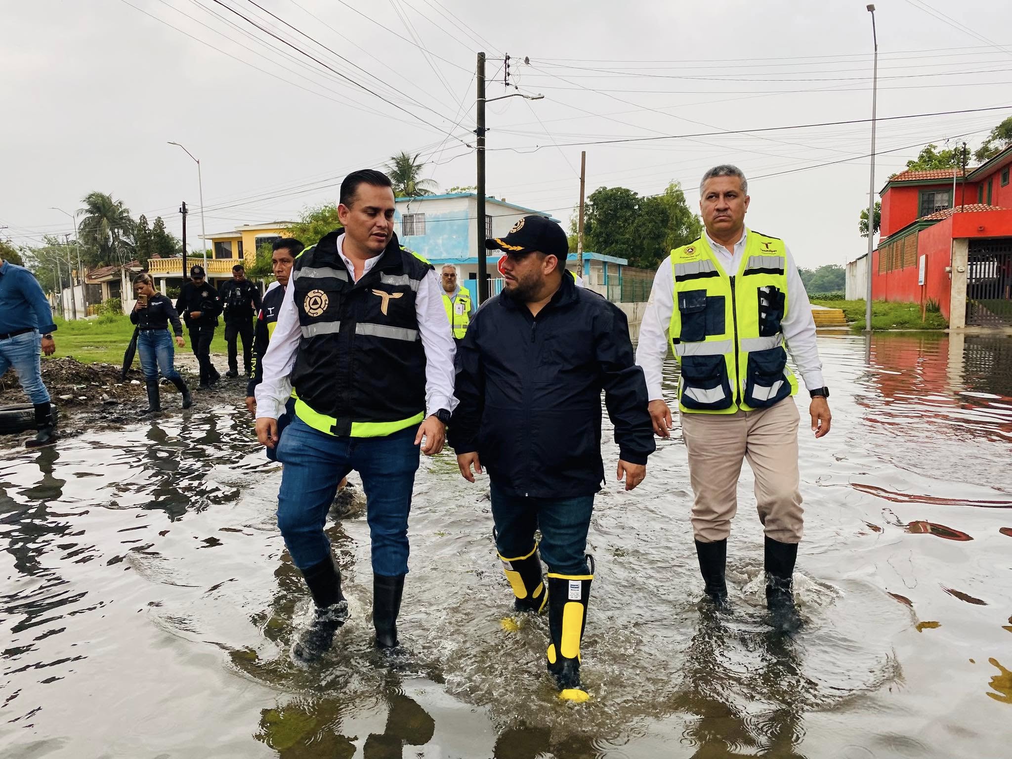 Recorren colonias bajas de Madero para monitorear encharcamientos provocados por 