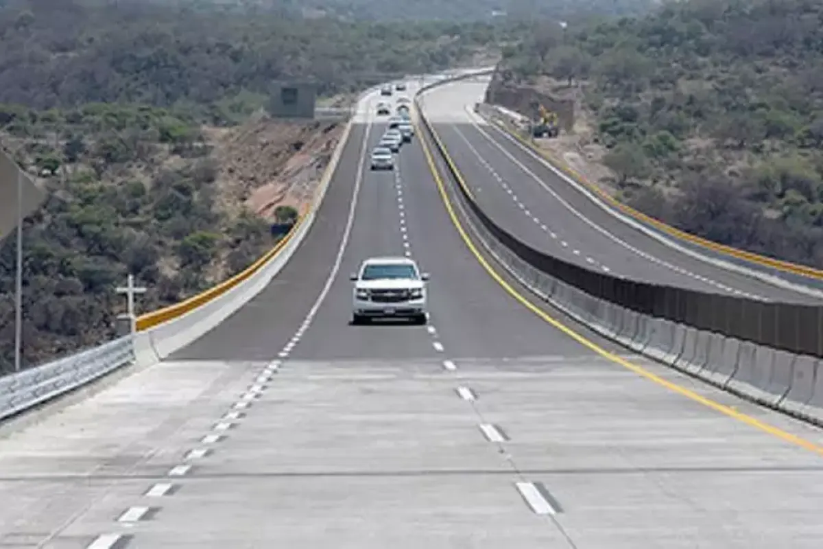 Carretera México- Querétaro, Foto: @Facebook Autopista-Mexico-Queretaro-capufe | Canva
