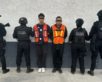 Detienen a dos con droga y armas en Juárez