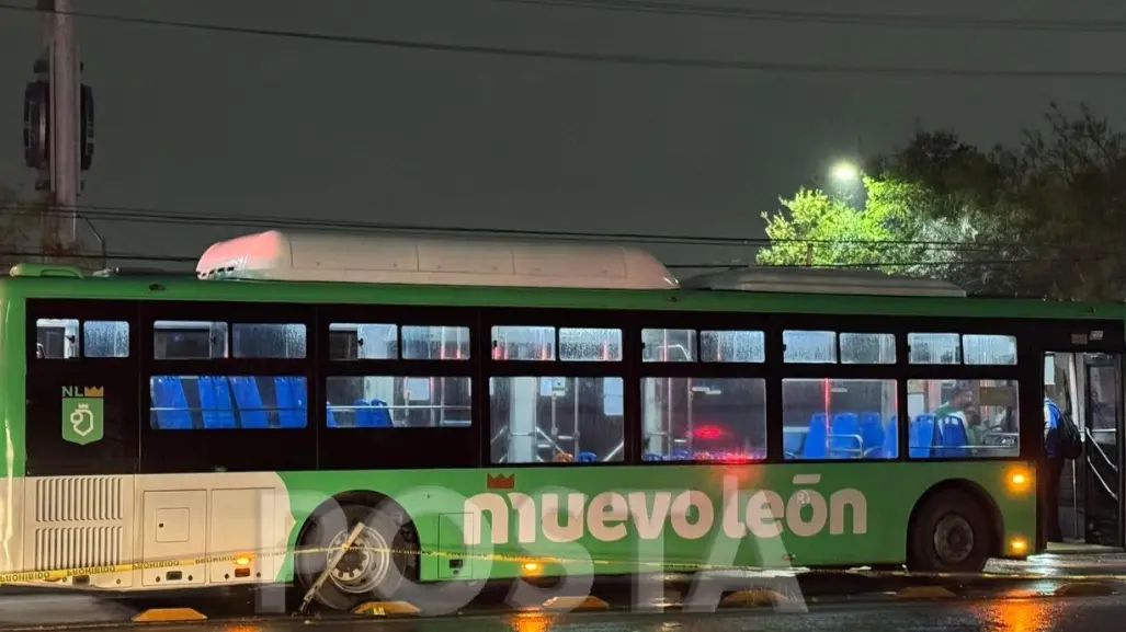 Hombre es arrollado por camión de Ecovía en plena avenida Lincoln de Monterrey