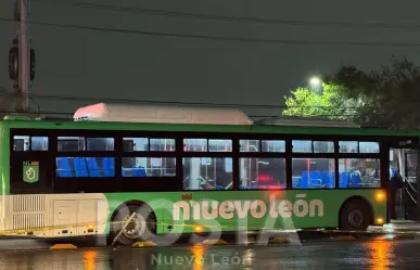 Hombre es arrollado por camión de Ecovía en plena avenida Lincoln de Monterrey