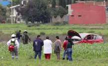 En Puebla dejan auto robado con restos humanos y dos granadas
