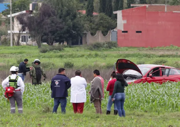 En Puebla dejan auto robado con restos humanos y dos granadas