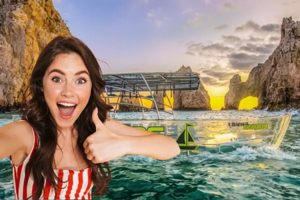 Haz este tour en lancha transparente al Arco de Los Cabos por menos de 700 pesos