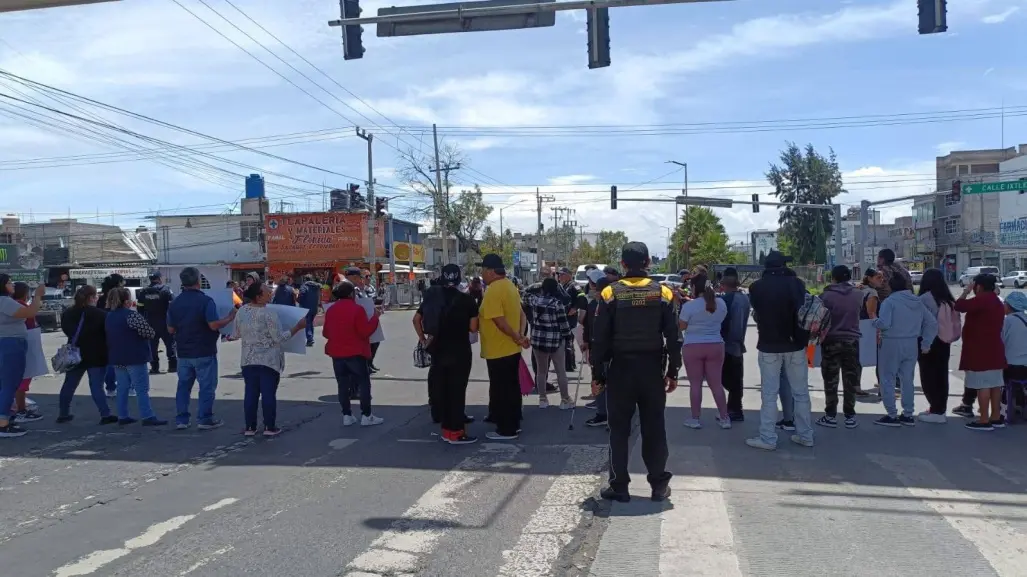 Pacientes renales protestan en hospitales en Edomex; acusan suspensión de hemodiálisis