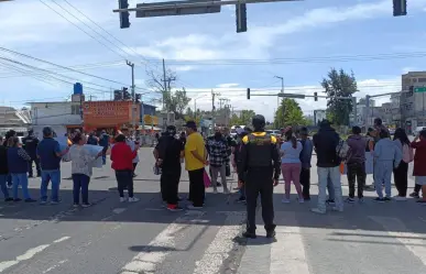 Pacientes renales protestan en hospitales en Edomex; acusan suspensión de hemodiálisis