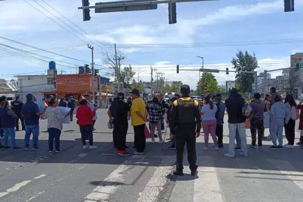 Pacientes renales protestan en hospitales en Edomex; acusan suspensión de hemodiálisis