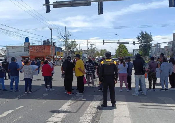 Pacientes renales protestan en hospitales en Edomex; acusan suspensión de hemodiálisis