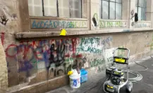 Limpian librería de la UJED de pintas feministas