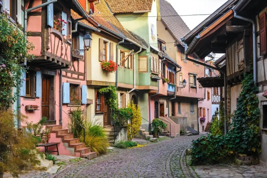 El pueblo medieval en Francia donde el tiempo se detuvo hace siglos